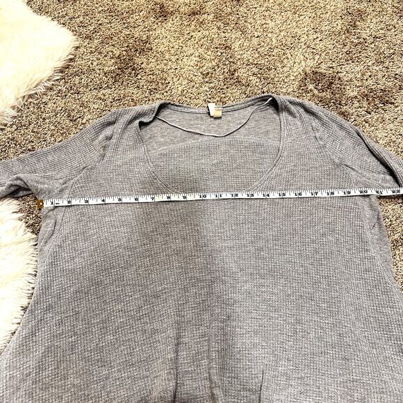 Free People Distressed Raw Hem Thermal Long Sleeve With Finger Holes Size XS - Picture 3 of 4